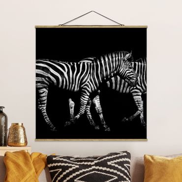 Stoffbild mit Posterleisten - Zebra vor Schwarz - Quadrat 1:1