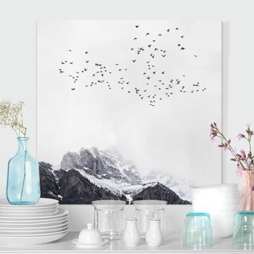 Leinwandbild - Vogelschwarm vor Bergen Schwarz Weiß - Quadrat 1:1