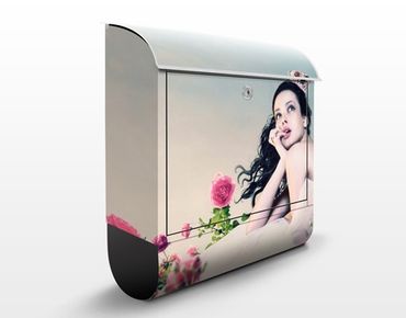 Design Briefkasten Frau im Rosenfeld 39x46x13cm