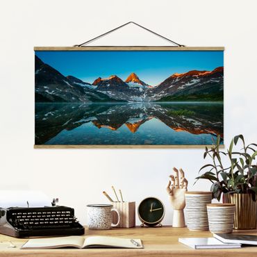 Stoffbild mit Posterleisten - Berglandschaft am Lake Magog in Kanada - Querformat 2:1