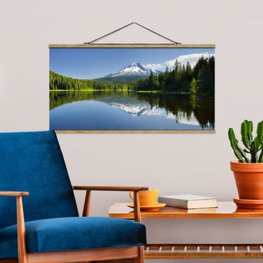 Stoffbild mit Posterleisten - Vulkan mit Wasserspiegelung - Querformat 2:1