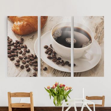 Leinwandbild 3-teilig - Dampfende Kaffeetasse mit Kaffeebohnen - Hoch 1:2