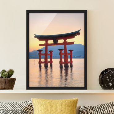 Bild mit Rahmen - Torii am Itsukushima - Hochformat 3:4