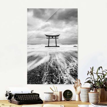 Glasbild - Japanisches Torii im Meer - Hochformat 2:3
