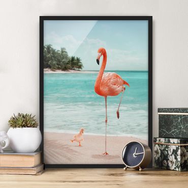 Bild mit Rahmen - Jonas Loose - Strand mit Flamingo - Hochformat 4:3