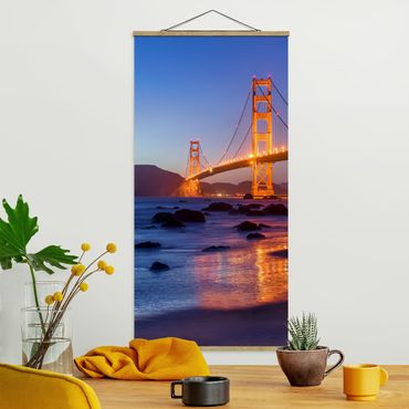 Stoffbild mit Posterleisten - Golden Gate Bridge am Abend - Hochformat 1:2