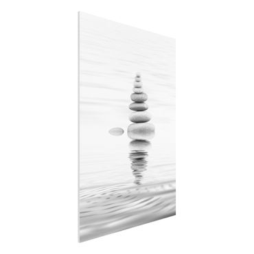 Forex Fine Art Print - Steinturm im Wasser Schwarz-Weiß - Hochformat 3:2