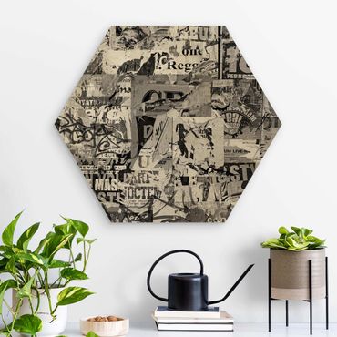 Hexagon-Holzbild - Alte Plakatwand II Schwarz-Weiß