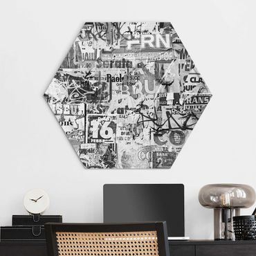 Hexagon-Alu-Dibond Bild - Alte Plakatwand Schwarz-Weiß