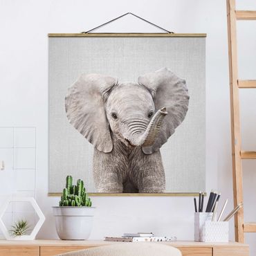Stoffbild mit Posterleisten - Baby Elefant Elsa - Quadrat 1:1