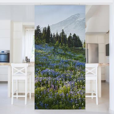 Raumteiler - Bergwiese mit blauen Blumen vor Mt. Rainier