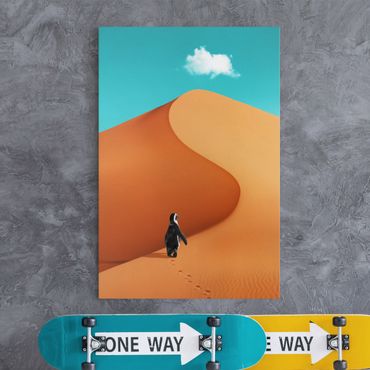 Leinwandbild - Jonas Loose - Wüste mit Pinguin - Hochformat 3:2