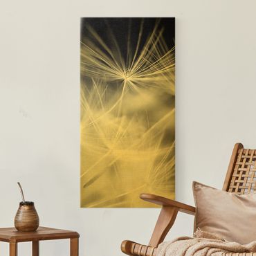 Leinwandbild Gold - Bewegte Pusteblumen Nahaufnahme auf schwarzem Hintergrund - Hochformat 2:1
