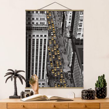 Stoffbild mit Posterleisten - Taxiverkehr in Manhattan - Hochformat 3:4