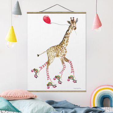 Stoffbild mit Posterleisten - Giraffe auf Freudenfahrt - Hochformat 3:4