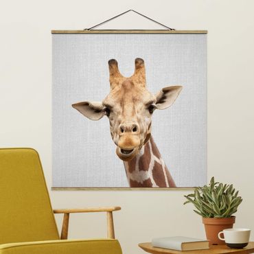 Stoffbild mit Posterleisten - Giraffe Gundel - Quadrat 1:1