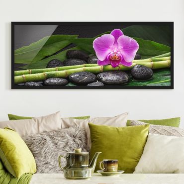 Bild mit Rahmen - Grüner Bambus mit Orchideenblüte - Panorama 3:1