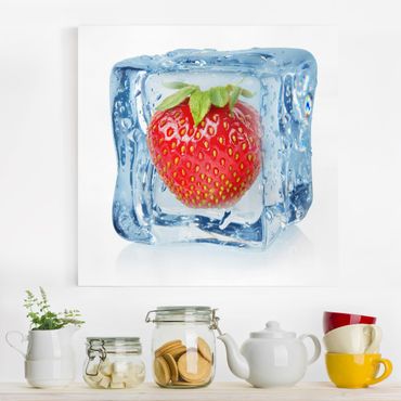 Leinwandbild - Erdbeere im Eiswürfel - Quadrat 1:1
