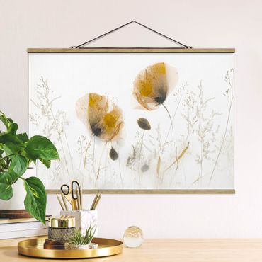 Stoffbild mit Posterleisten - Mohnblumen und zarte Gräser im weichen Nebel - Querformat 3:2