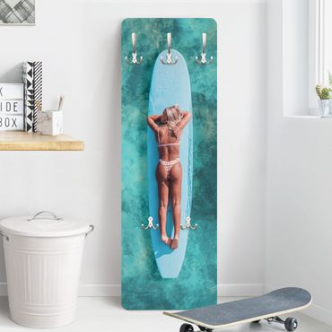 Wandgarderobe - Surfergirl auf Blauem Board