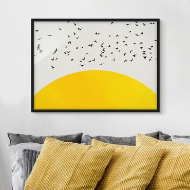 Bild mit Rahmen - Vogelschwarm vor gelber Sonne - Querformat