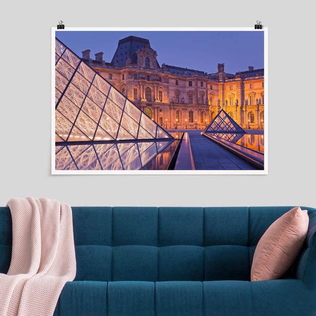 Deko Architektur Louvre Paris bei Nacht