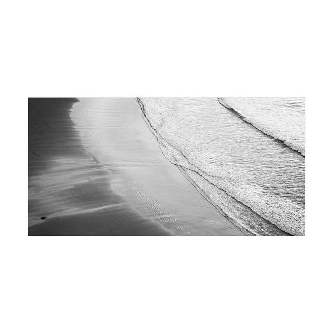 Wanddeko schwarz-weiß Leichter Wellengang am Strand Schwarz Weiß
