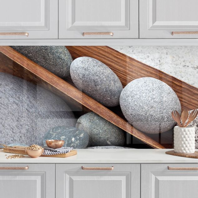 Küchen Deko Stillleben mit grauen Steinen