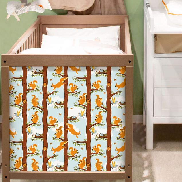 Deko Kinderzimmer Niedliches Kindermuster mit Eichhörnchen und Vogelbabys