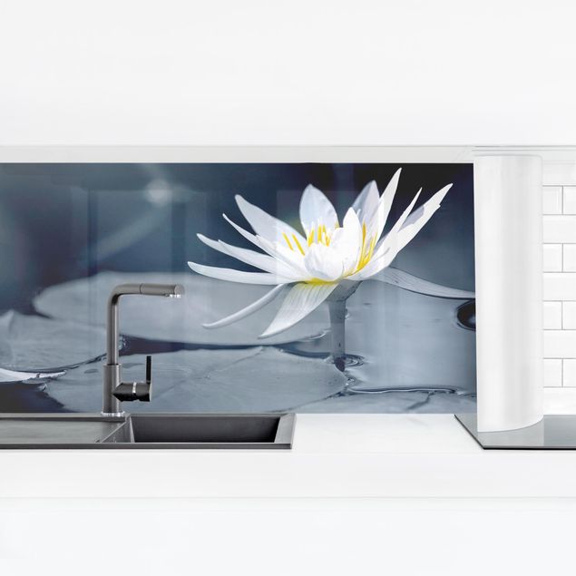 Wanddeko Küche Lotus Spiegelung im Wasser