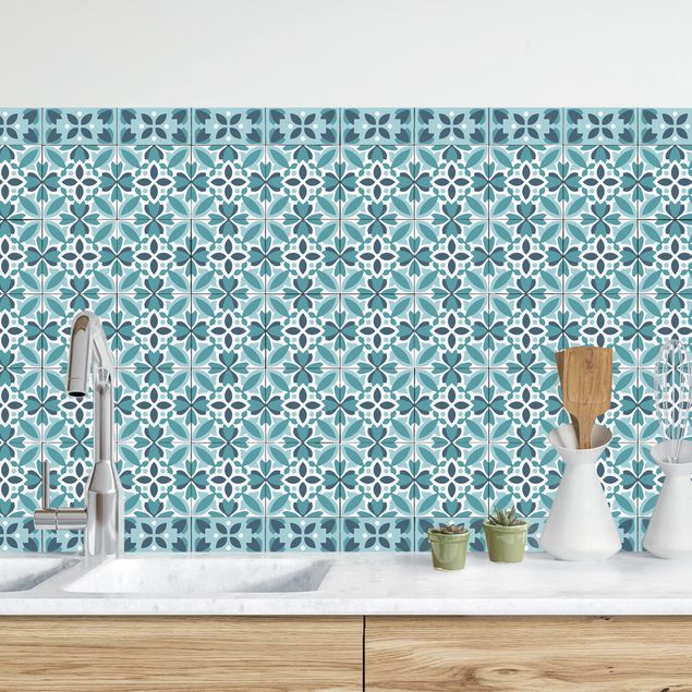 Wanddeko Küche Geometrischer Fliesenmix Blüte Türkis