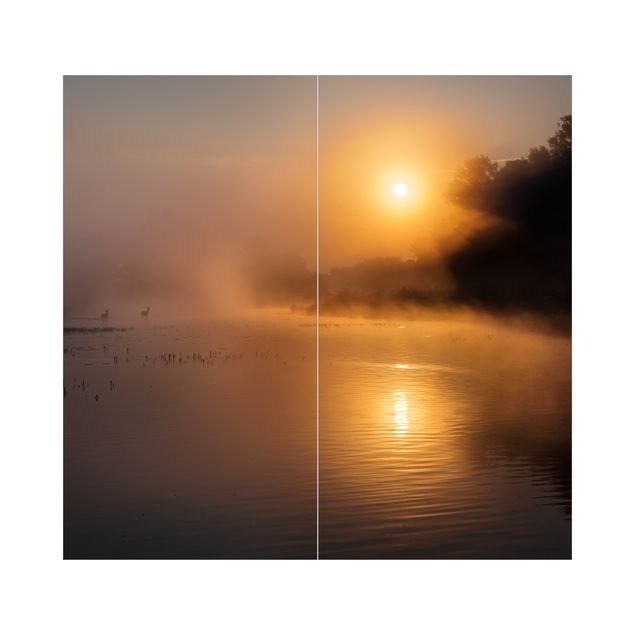 Deko Fotografie Sonnenaufgang am See mit Rehen im Nebel