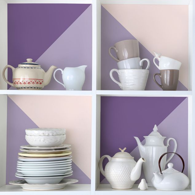 Wanddeko Schlafzimmer 3 violette Streifen Blütenfarben & helle Kontrastfarbe