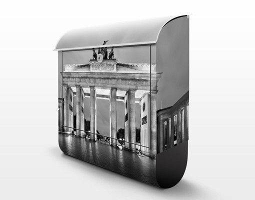 Briefkasten schwarz-weiß Erleuchtetes Brandenburger Tor II