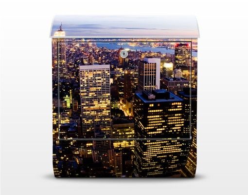 Briefkasten modern New York Skyline bei Nacht