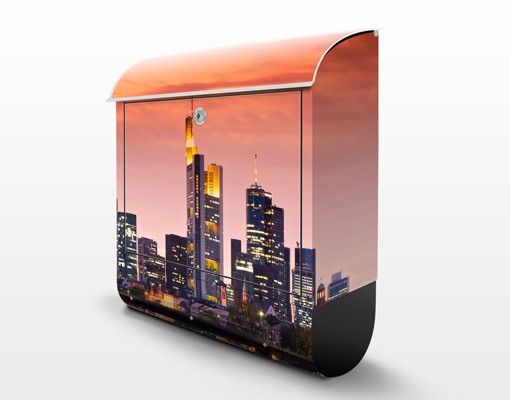 Postkasten orange Frankfurt Skyline