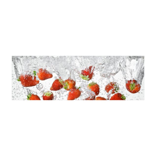 Outdoor Teppich Frische Erdbeeren im Wasser