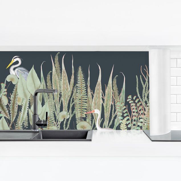 Wohndeko Illustration Flamingo und Storch mit Pflanzen auf Grün