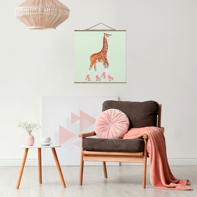 Wanddeko Schlafzimmer Giraffe mit Rollschuhen