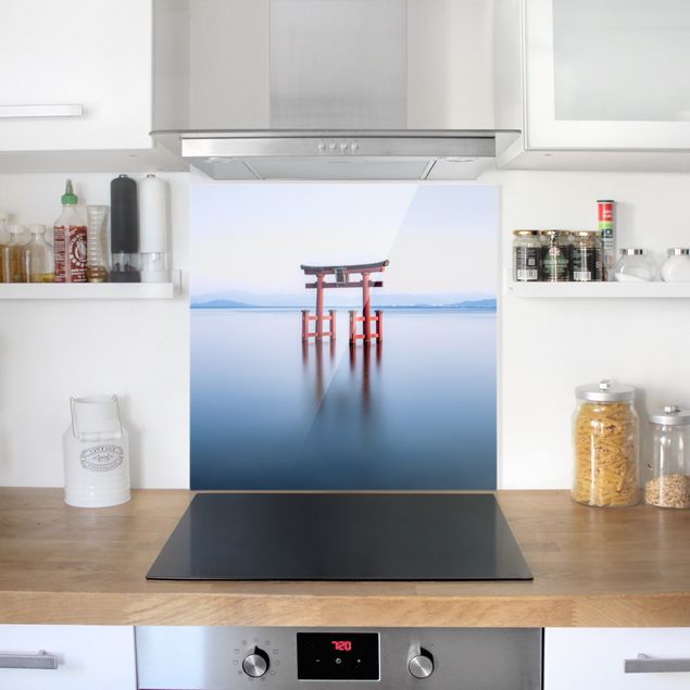 Küche Dekoration Torii im Wasser