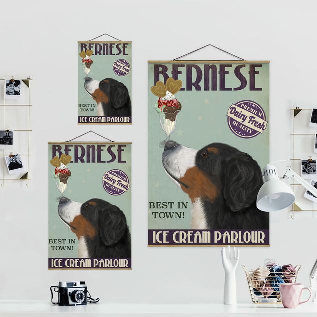 Wanddeko Kulinarisch Berner Sennenhund mit Eis