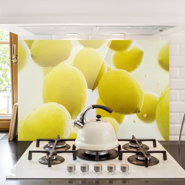 Küche Dekoration Zitronen im Wasser