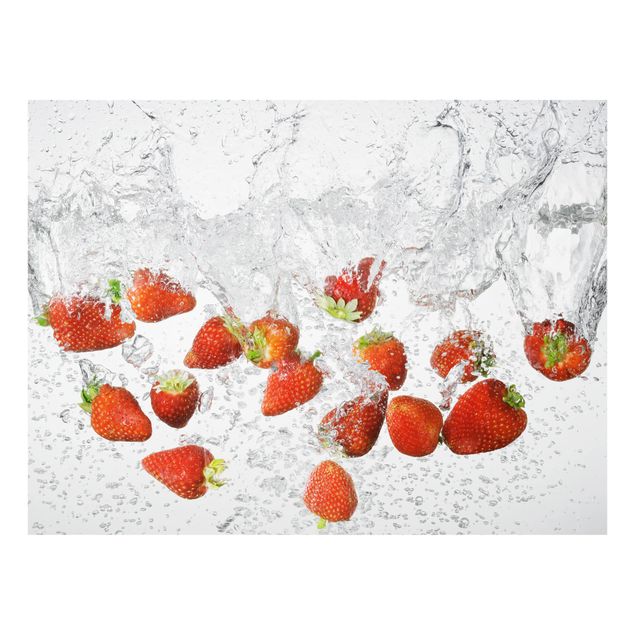 Wanddeko Fotografie Frische Erdbeeren im Wasser