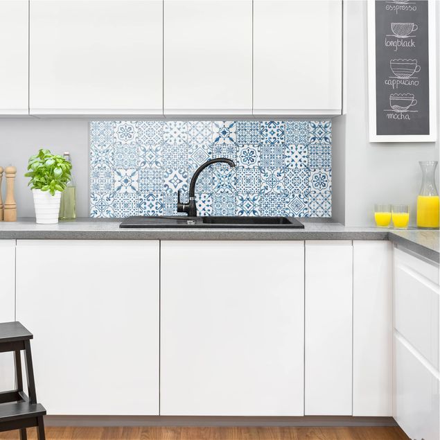 Küche Dekoration Musterfliesen Blau Weiß