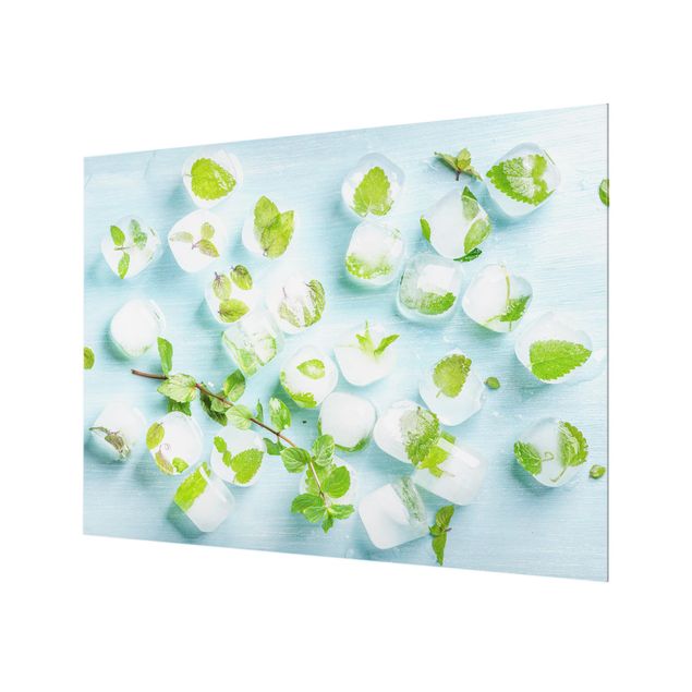 Glasrückwand Küche Kräuter Eiswürfel mit Minzblättern