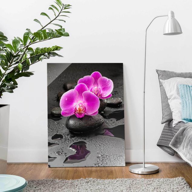 Pinke Orchideenblüten auf Steinen mit Tropfen Glasbild im Hochformat 3:4 |  WALLART