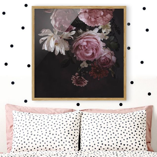 Wanddeko Wohnzimmer Rosa Blumen auf Schwarz