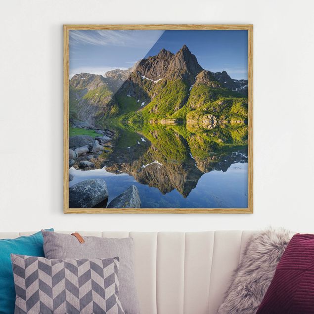 Wanddeko Schlafzimmer Berglandschaft mit Wasserspiegelung in Norwegen