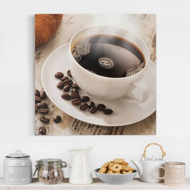Küche Dekoration Dampfende Kaffeetasse mit Kaffeebohnen