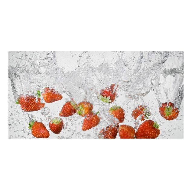 Wanddeko Obst Frische Erdbeeren im Wasser